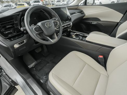 Used 2024 Lexus RX 350 FWD w/ Technology Package image 6