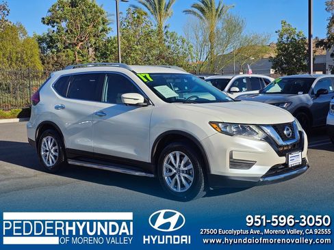 Used 2017 Nissan Rogue SV w/ SV Premium Package FWD image 1