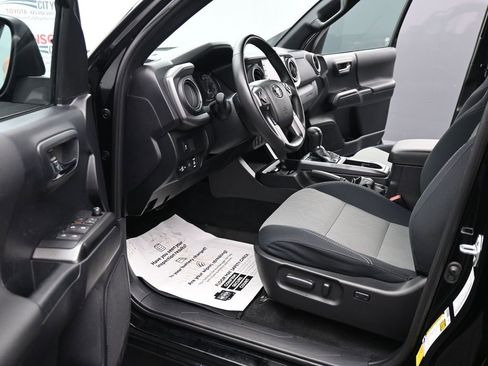 Used 2021 Toyota Tacoma TRD Off-Road image 17