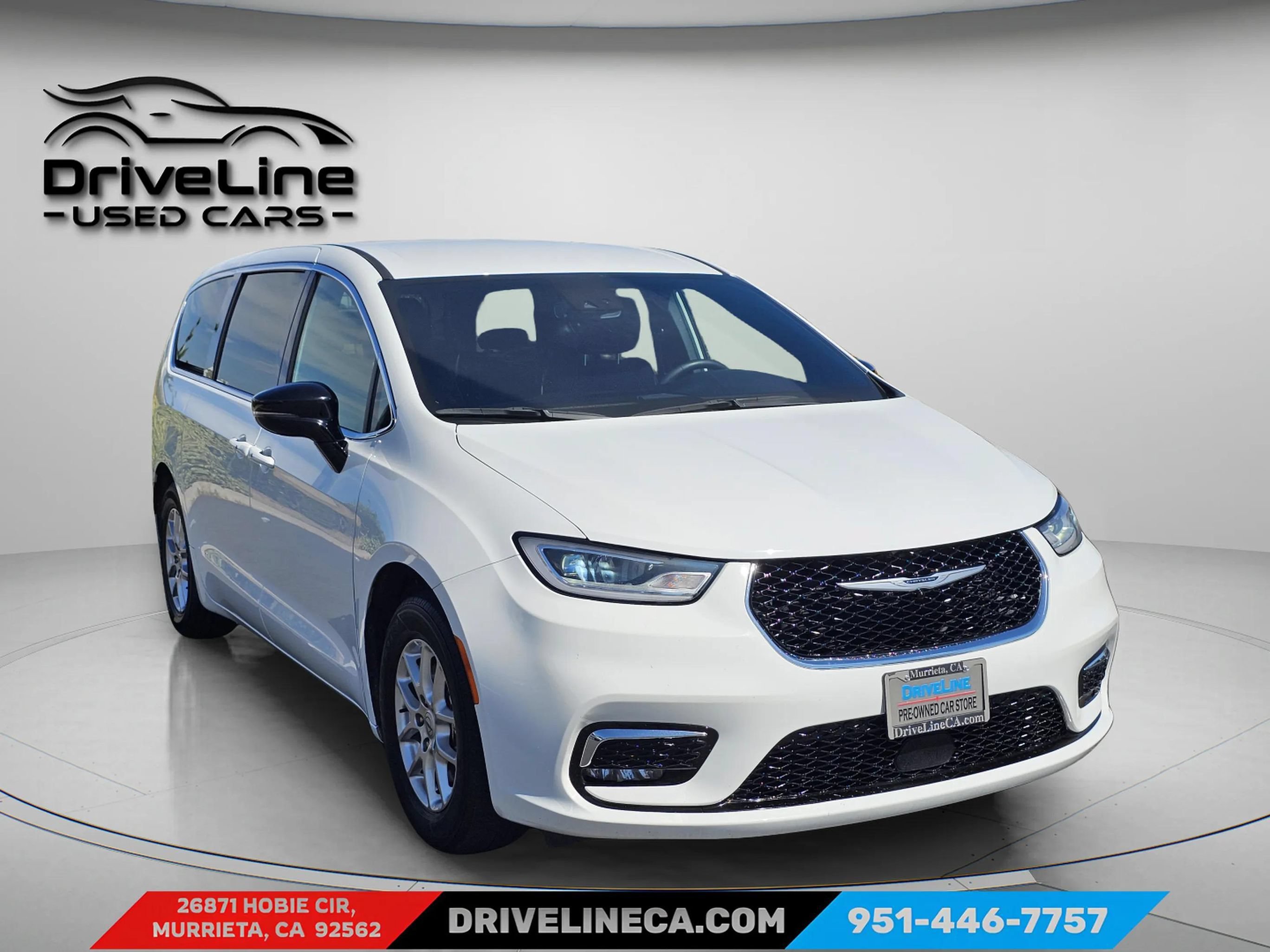 Used 2025 Chrysler Pacifica Select FWD image 7
