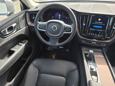 Used 2022 Volvo XC60 B5 Momentum w/ Advanced Package AWD/4WD image 17