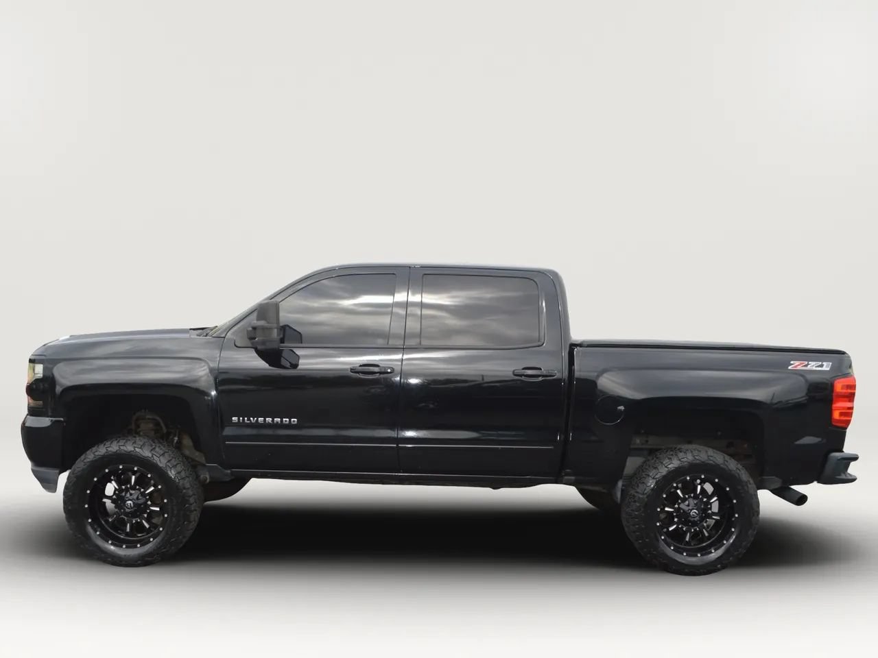 Used 2016 Chevrolet Silverado 1500 LT w/ All Star Edition AWD/4WD image 2