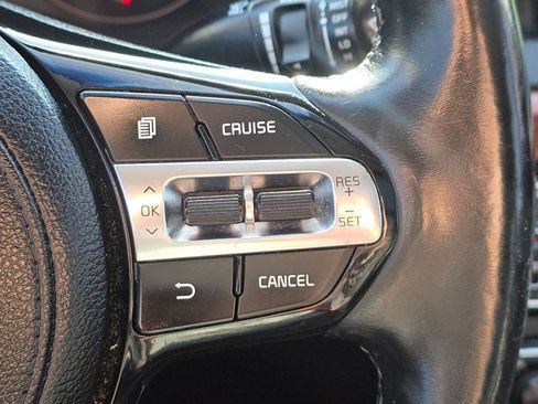 Used 2017 Kia Cadenza Premium w/ Luxury Package image 30