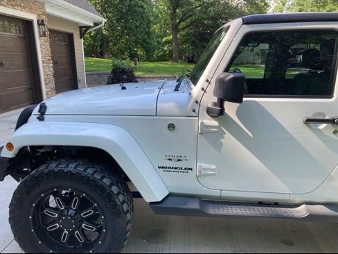 Used 2017 Jeep Wrangler Unlimited Sahara w/ Dual Top Group AWD/4WD image 3