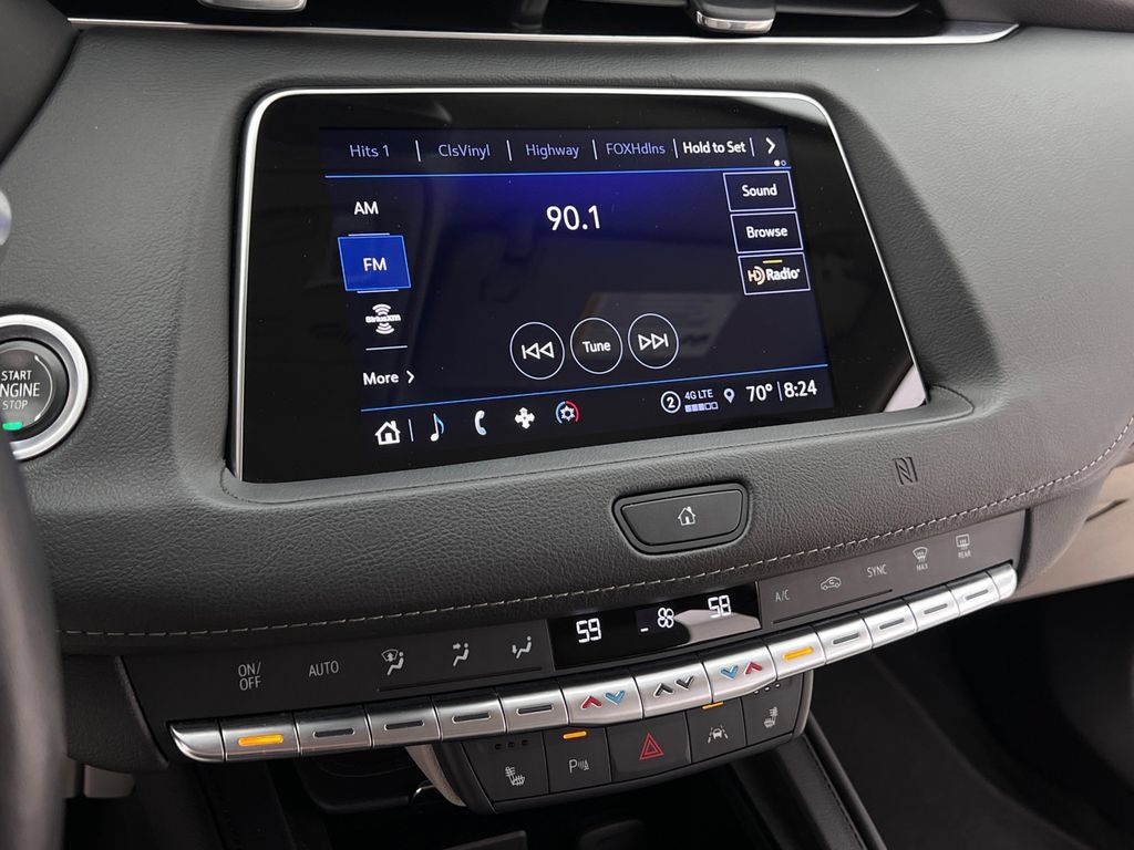 Used 2021 Cadillac XT4 Luxury w/ Cold Weather Package AWD/4WD image 19