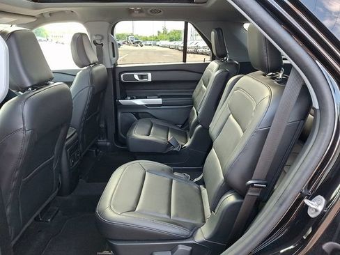 Used 2023 Ford Explorer XLT w/ Equipment Group 202A AWD/4WD image 11