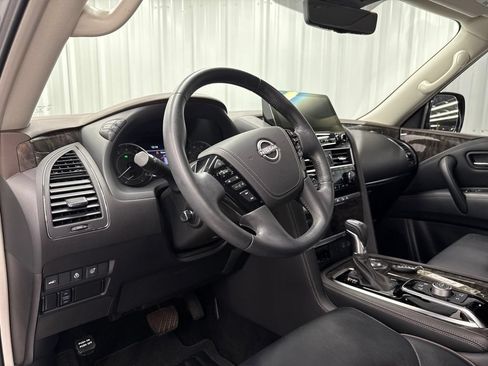 Used 2024 Nissan Armada Platinum w/ Captain's Chairs Package RWD image 19