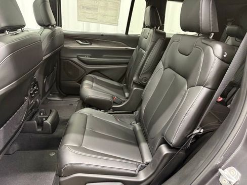 New 2025 Jeep Grand Cherokee L Limited w/ Luxury Tech Group II AWD/4WD image 23