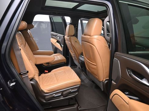 Used 2023 Cadillac Escalade Premium Luxury w/ Performance Package AWD/4WD image 29