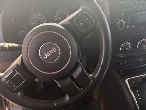 Used 2017 Jeep Patriot Latitude FWD image 8