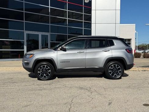 Used 2019 Jeep Compass Trailhawk AWD/4WD image 6