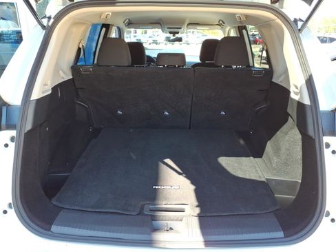 Used 2024 Nissan Rogue S FWD image 12