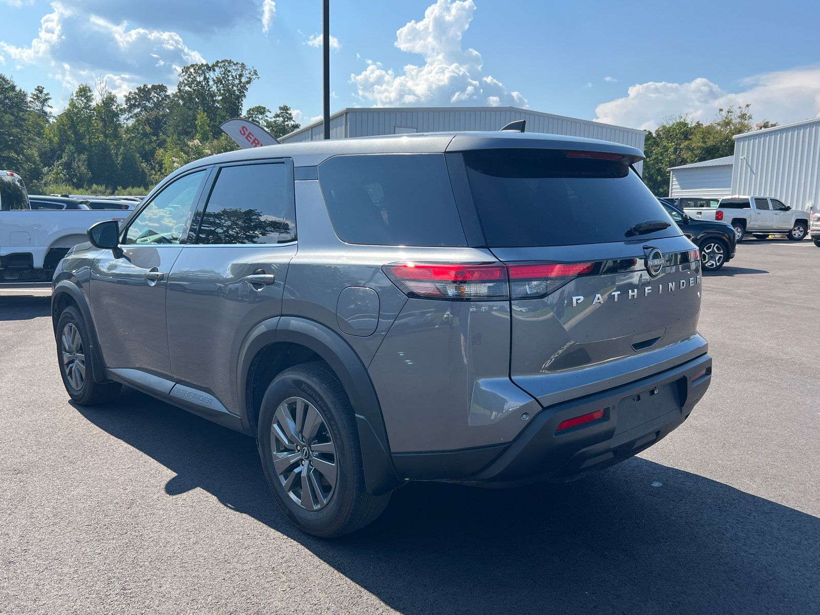 Used 2025 Nissan Pathfinder S FWD image 7