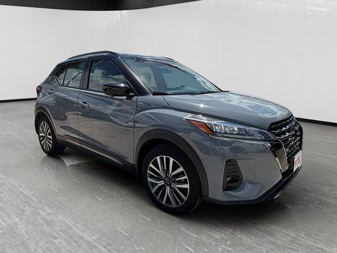 Used 2023 Nissan Kicks SR w/ SR Premium Package FWD image 7