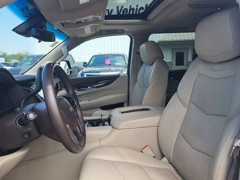 Used 2017 Cadillac Escalade ESV Luxury AWD/4WD image 15