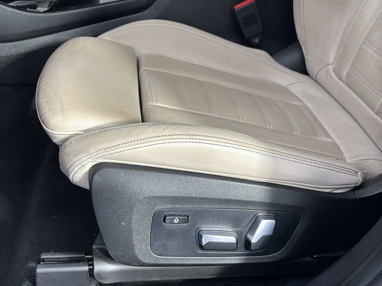 Used 2019 BMW X3 sDrive30i w/ Driving Assistance Package RWD image 16