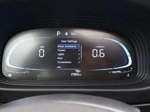 Used 2025 Hyundai Venue SEL FWD image 28