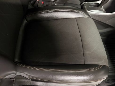 Used 2019 Chevrolet Trax LT w/ Driver Confidence Package FWD image 28
