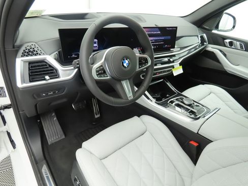 Used 2026 BMW X5 sDrive40i w/ M Sport Package image 10