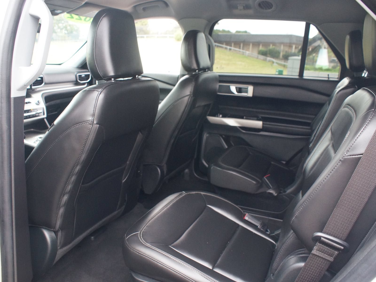 Used 2022 Ford Explorer XLT w/ Equipment Group 202A RWD image 16