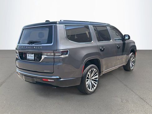 Used 2022 Jeep Grand Wagoneer Series III w/ Flexible Seating Group AWD/4WD image 4