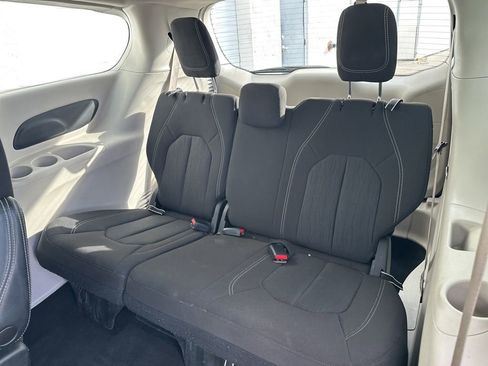 Used 2023 Chrysler Voyager LX image 11
