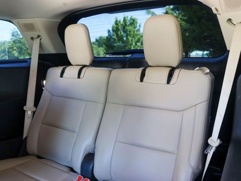 Used 2020 Ford Explorer Limited RWD image 18