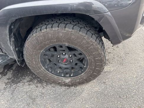 Used 2023 Toyota 4Runner SR5 AWD/4WD image 9