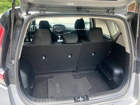 Used 2025 Kia Soul LX w/ LX Technology Package FWD image 25