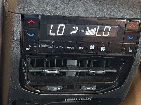 Used 2025 Jeep Grand Cherokee L Summit AWD/4WD image 11