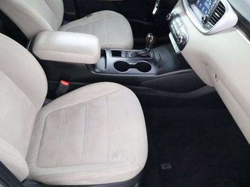 Used 2017 Kia Sorento AWD w/ LX Convenience Package image 46