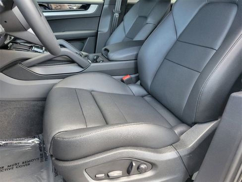 Used 2025 Porsche Cayenne image 5