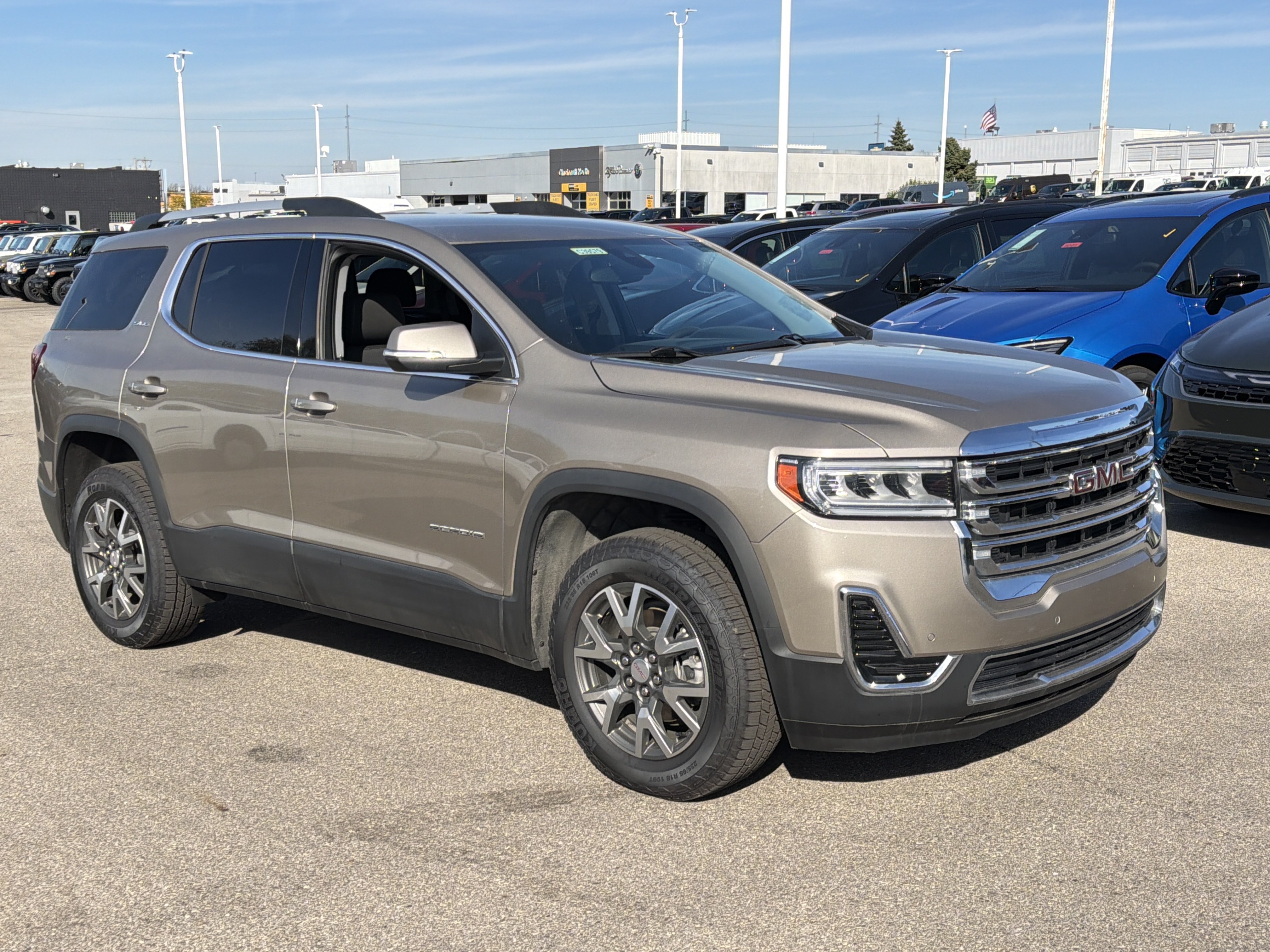 Used 2022 GMC Acadia SLE w/ Driver Convenience Package FWD image 12