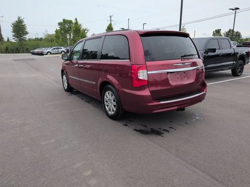Used 2016 Chrysler Town & Country Touring w/ Driver Convenience Group FWD image 5