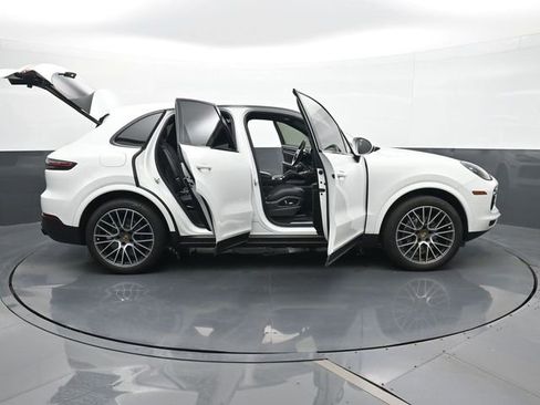 Certified 2020 Porsche Cayenne AWD/4WD image 32