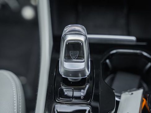 Certified 2024 Volvo XC40 B5 Plus w/ Protection Package Premier AWD/4WD image 28