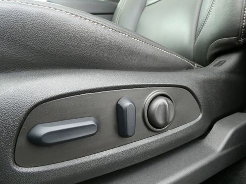 Used 2023 Chevrolet Traverse LT w/ LT Premium Package AWD/4WD image 28