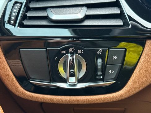 Certified 2023 BMW 530e w/ Premium Package image 36