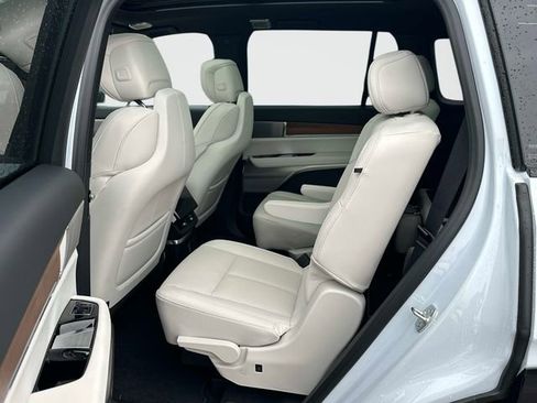 New 2026 Cadillac Vistiq Luxury AWD/4WD image 11