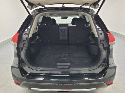 Used 2020 Nissan Rogue SV w/ Premium Package FWD image 29