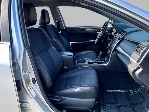 Used 2017 Toyota Camry SE FWD image 9