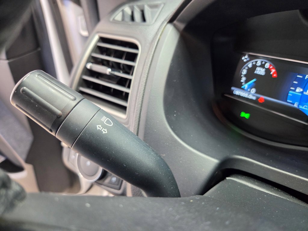 Used 2018 Ford Explorer XLT w/ XLT Technology Feature Bundle AWD/4WD image 33