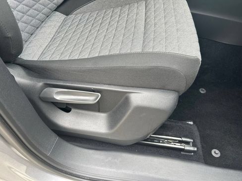 Certified 2025 Volkswagen Tiguan S FWD image 35