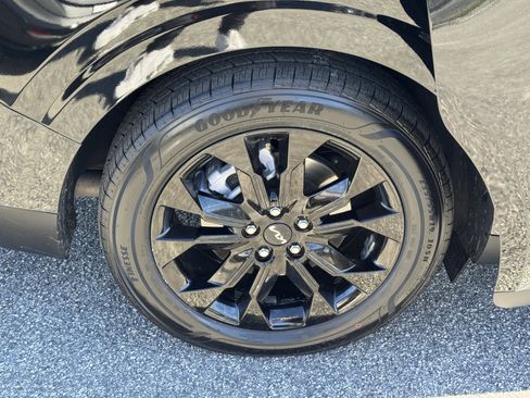 Certified 2024 Kia Carnival SX image 16