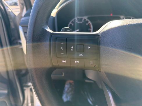 Used 2025 Nissan Rogue S image 18