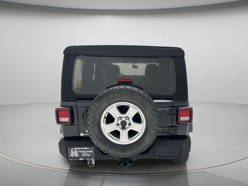 Used 2018 Jeep Wrangler Unlimited Sport S AWD/4WD image 7