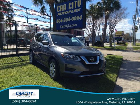Used 2018 Nissan Rogue S image 1
