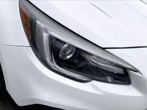 Used 2018 Subaru Outback 2.5i Limited AWD/4WD image 32