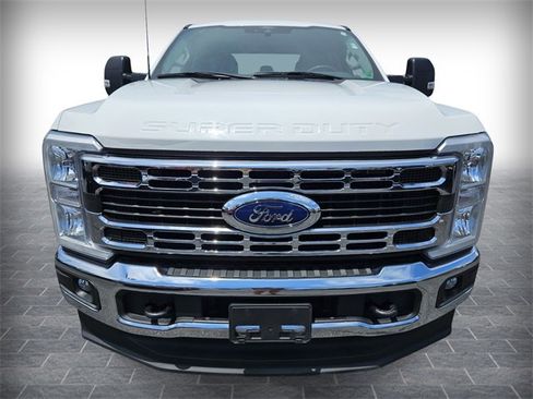Used 2024 Ford F350 XLT image 2