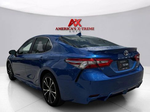 Used 2019 Toyota Camry SE image 3